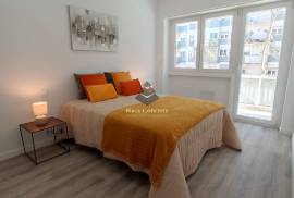Modern 3-Bedroom Apartment in Central Benfica