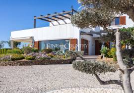 Tavira – 4-bedroom villa with sea views, spa, and landscaped garden.