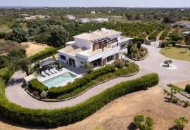Tavira – 4-bedroom villa with sea views, spa, and landscaped garden.