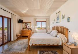 Tavira – 4-bedroom villa with sea views, spa, and landscaped garden.