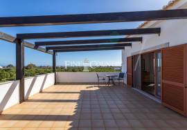Tavira – 4-bedroom villa with sea views, spa, and landscaped garden.