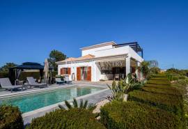 Tavira – 4-bedroom villa with sea views, spa, and landscaped garden.