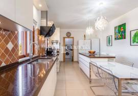 Tavira – 4-bedroom villa with sea views, spa, and landscaped garden.