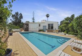 Carvoeiro - Single level 3-bedroom villa with heated pool