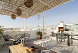 Olhão – Elegant 3-bedroom duplex apartment with rooftop, pool and garage.