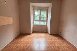 Apartment for sale to renovate in Calle Iberia, Sestao