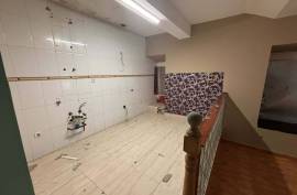 Apartment for sale to renovate in Calle Iberia, Sestao