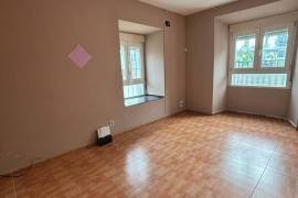 Apartment for sale to renovate in Calle Iberia, Sestao