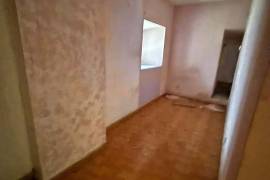 Apartment for sale to renovate in Calle Iberia, Sestao
