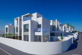 Modern 3-bedroom house with outdoor pool and solarium