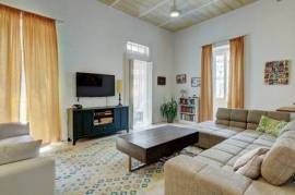 Beautifully Converted Four Bedroom Townhouse With Garage