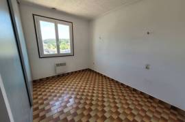 High-Potential Villa With Swimming Pool And Large Plot, Close To The Sea And Beziers.