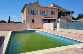High-Potential Villa With Swimming Pool And Large Plot, Close To The Sea And Beziers.