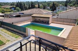 High-Potential Villa With Swimming Pool And Large Plot, Close To The Sea And Beziers.
