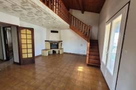 High-Potential Villa With Swimming Pool And Large Plot, Close To The Sea And Beziers.