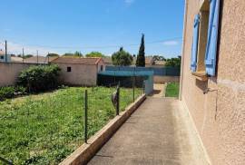High-Potential Villa With Swimming Pool And Large Plot, Close To The Sea And Beziers.