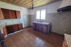 High-Potential Villa With Swimming Pool And Large Plot, Close To The Sea And Beziers.