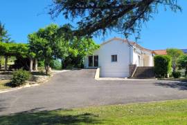 Charming Renovated Villa With Independent Studio And Rental Potential, 5990 M2 Of Land With Swimming Pool.
