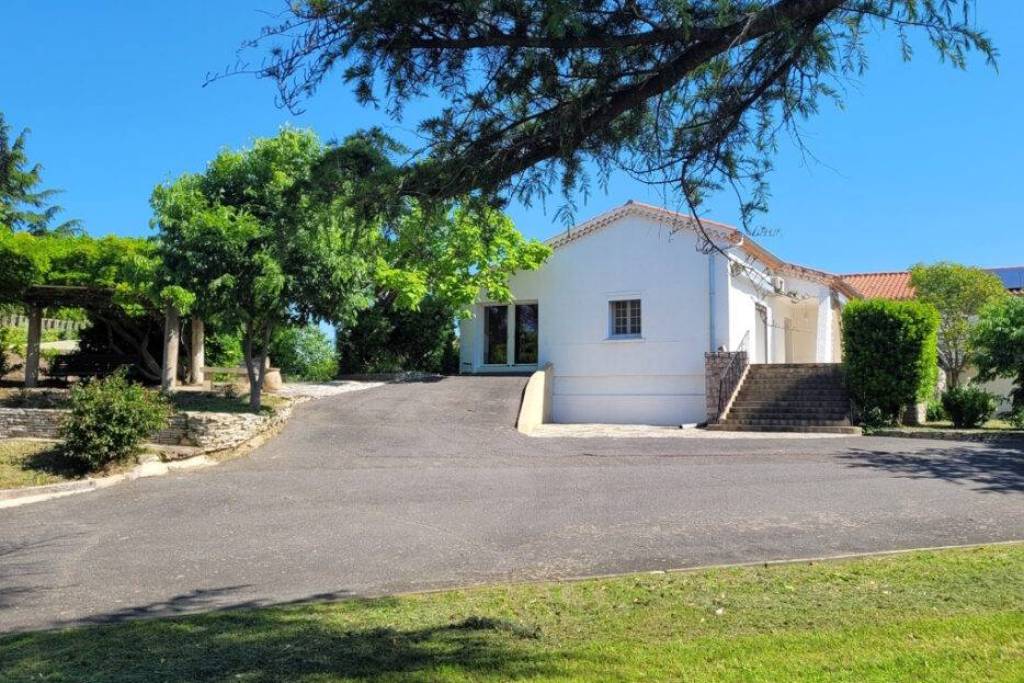 Charming Renovated Villa With Independent Studio And Rental Potential, 5990 M2 Of Land With Swimming Pool.