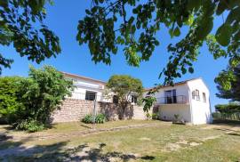 Charming Renovated Villa With Independent Studio And Rental Potential, 5990 M2 Of Land With Swimming Pool.