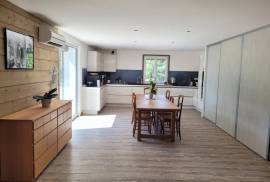 Charming Renovated Villa With Independent Studio And Rental Potential, 5990 M2 Of Land With Swimming Pool.