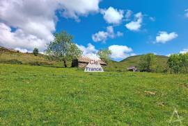 Detached Barn with Breathtaking View of the Valley