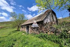 Detached Barn with Breathtaking View of the Valley