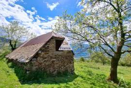 Detached Barn with Breathtaking View of the Valley