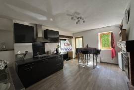 Detached Country House with Direct Access to River