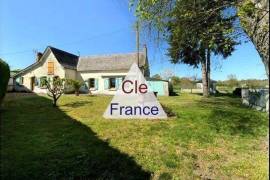 Detached Country House with Direct Access to River