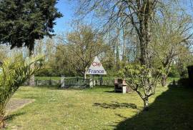 Detached Country House with Direct Access to River