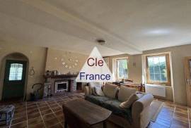 Detached Country House with Direct Access to River