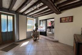 Detached Country House with Direct Access to River