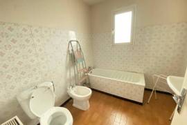 Lovely Cottage in Sought-After Area