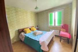 Lovely Cottage in Sought-After Area