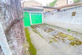 Lovely Cottage in Sought-After Area