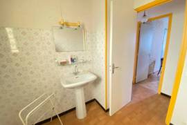 Lovely Cottage in Sought-After Area