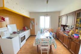 Lovely Cottage in Sought-After Area