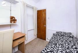 2 bedroom, Terraced House for sale