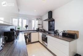 2 bedroom, Maisonette for sale