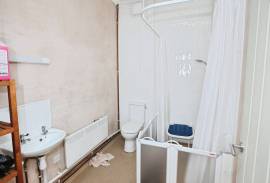 3 bedroom, Semi-detached house for sale