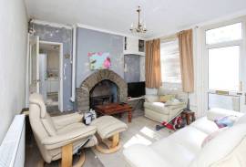 3 bedroom, Semi-detached house for sale