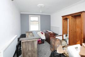 3 bedroom, Semi-detached house for sale