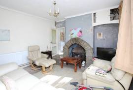 3 bedroom, Semi-detached house for sale