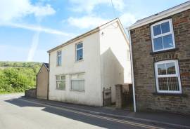3 bedroom, Semi-detached house for sale