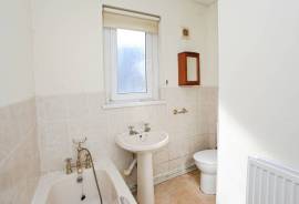 3 bedroom, Semi-detached house for sale