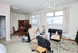 3 bedroom, Semi-detached house for sale