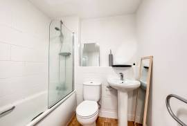 2 bedroom, Ground floor flat for sale