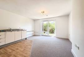 2 bedroom, Ground floor flat for sale