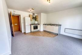 2 bedroom, Ground floor flat for sale